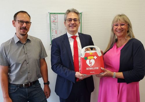 Sponsoring von Defibrillatoren für die Ärztehäuser
