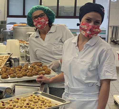 Krankenhausküche als Weihnachtsbäckerei