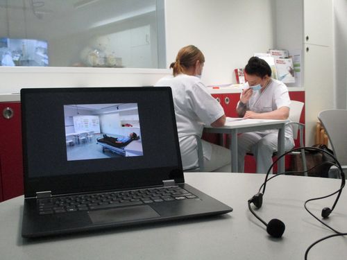 Die Prüfung am Patienten simuliert