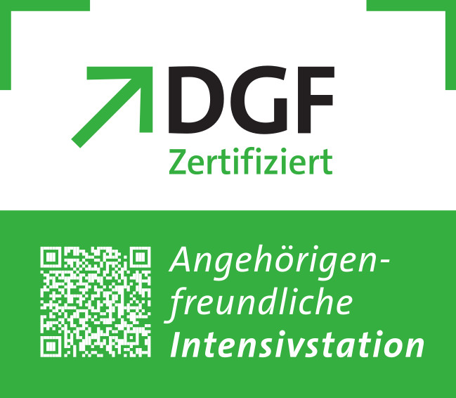 DGF-zertifiziertes Logo mit QR-Code und Text „Angehörigenfreundliche Intensivstation“